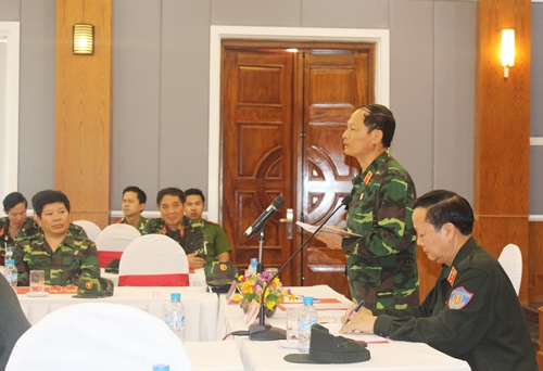 Đồng chí Thiếu tướng Bùi Văn Tâm, Phó Chính ủy Học viện Quốc phòng trao đổi về những khó khăn, thách thức và kinh nghiệm trong lĩnh vực giáo dục, đào tạo giữa hai nhà trường